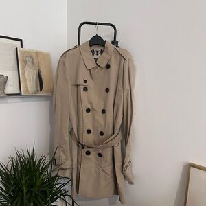 Burberry Mens Kensington trench coat